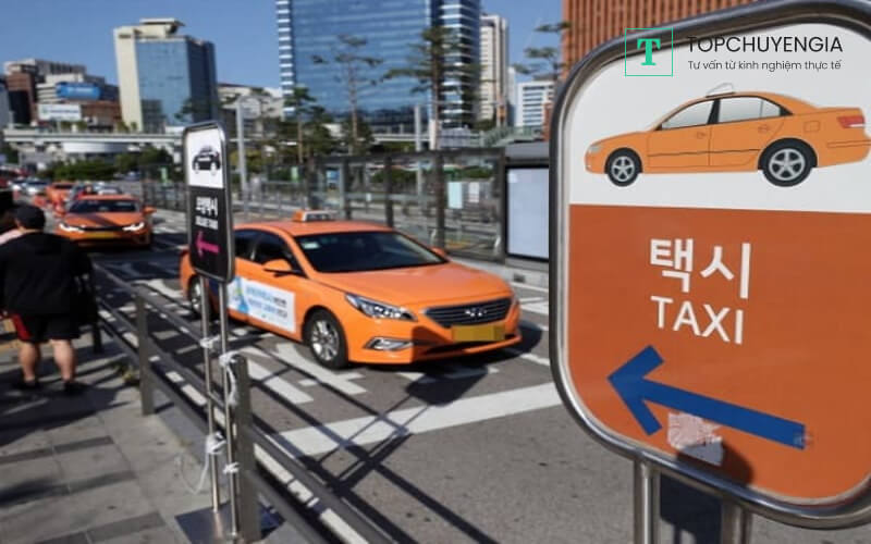 Di chuyển bằng taxi tại Hàn Quốc khá tiện nhưng chi phí sẽ khá đắt